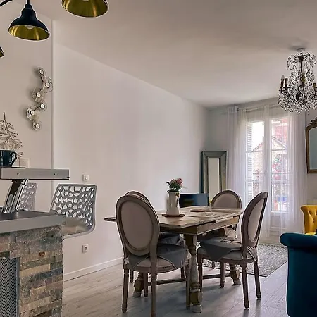 En Plein Coeur De Apartment